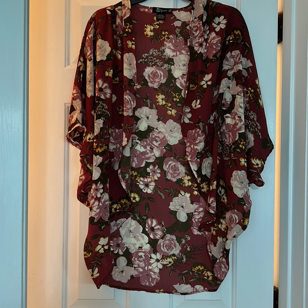 Floral print, short sleeve, lightweight kimono